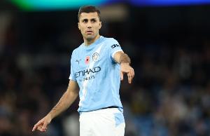 记者：巴萨可将德容列入长期伤病名单，从而完成罗德里注册