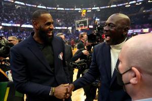 30岁前季后赛砍3000+分500+板500+助球员：乔丹 LBJ 科比 KD 獭兔