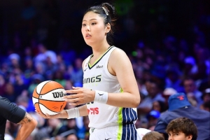 效率不俗！李月汝出战8分钟 3投2中&罚球3中3贡献7分3篮板