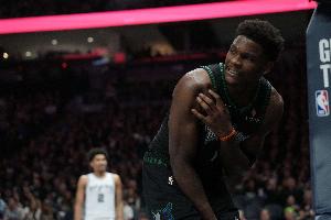 队记：狼队深知让华子重回二号位的重要性 这也是换来三球的主因